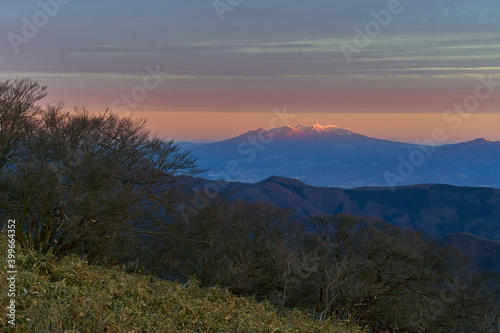 冬の山梨百名山の竜ヶ岳 登山道から見た北側の八ヶ岳