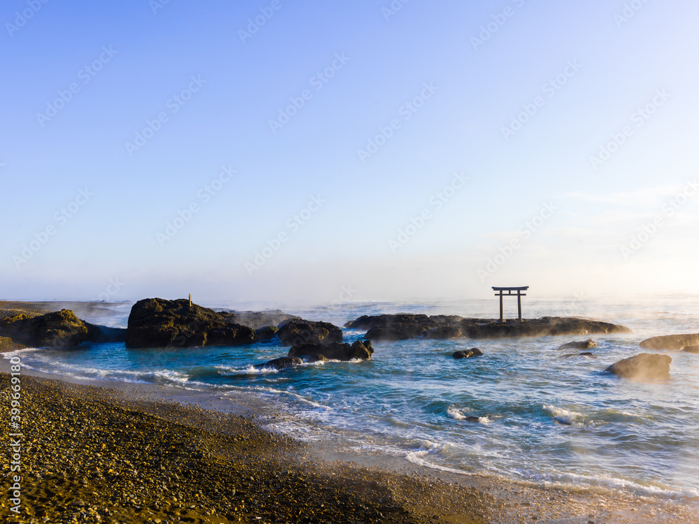 大洗磯前神社　海の鳥居　波音音声があります。　朝の海　夜明け　