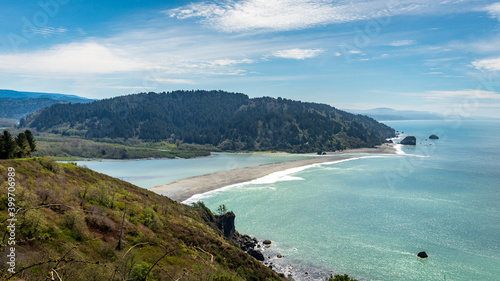 Tableau sur toile Klamath River at the Pacific Ocean