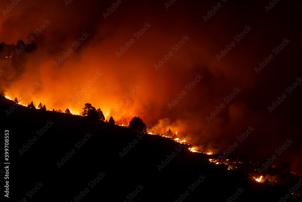 Oregon wildfire at night