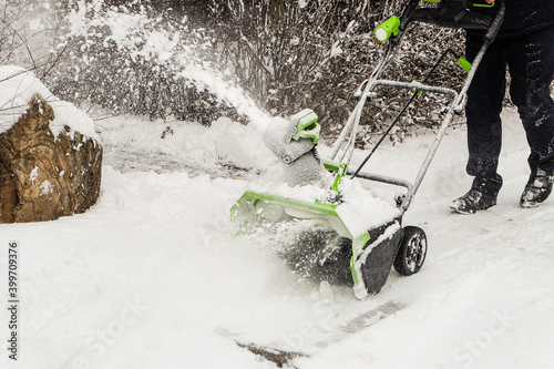 Принти на полотні Wireless electric snow blower at work