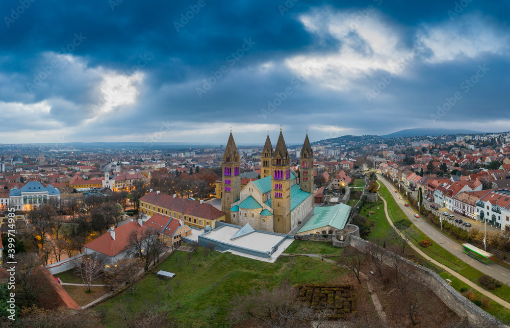 Naklejka premium Szekesegyhaz in Pecs, Humgary with Advent lights