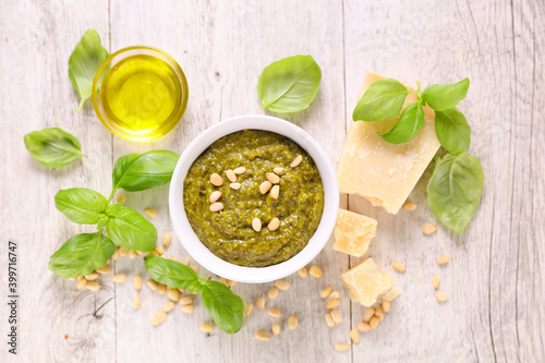 Schilderij op canvas pesto sauce and ingredient- top view