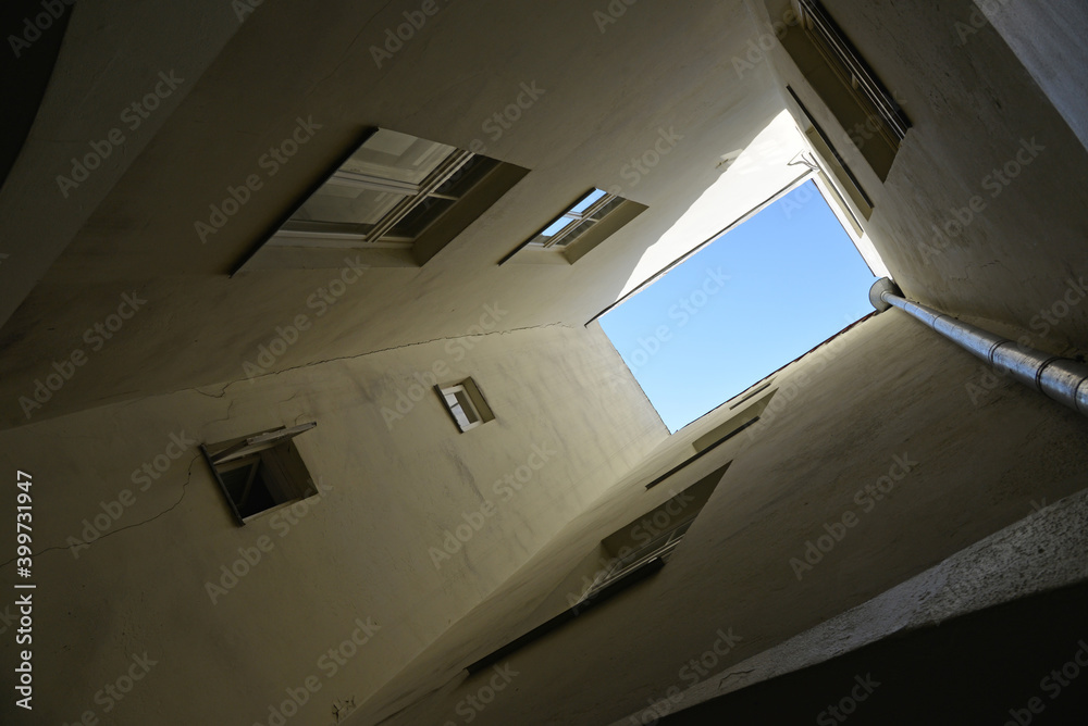 Obraz premium The bottom view upwards.