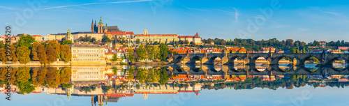 Slika na platnu Skyline panorama of Charles bridge and Prague castle in Prague,Czech Republic
