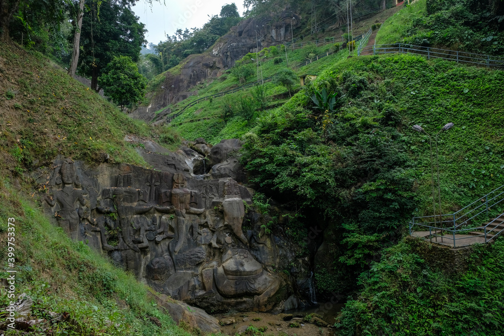 Obraz premium Sculptures carved into the rock at the archaeological site of Unakoti in the state of Tripura. India.