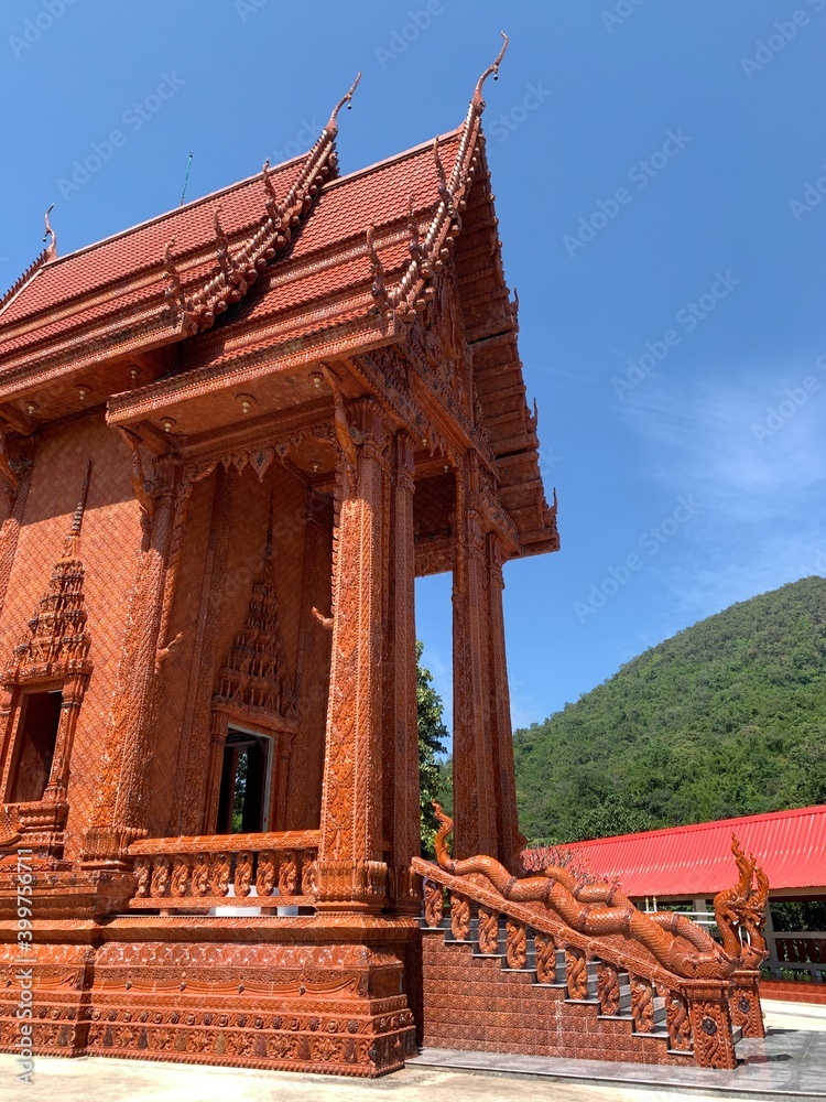 Obraz premium Ratchburi, Thailand : November-15-2020 : Wat Tha Makham is located in Suan Phueng, Suan Phueng District, Ratchaburi, Thailand
