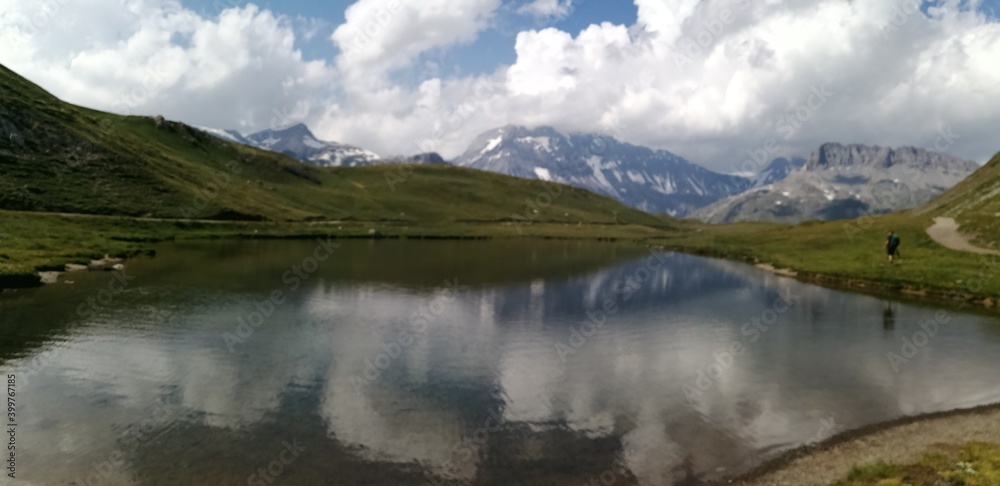 Montagne et lac, Hautes-Alpes 