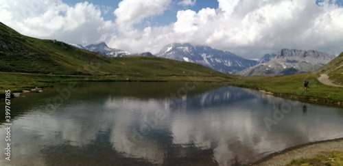 Montagne et lac, Hautes-Alpes 