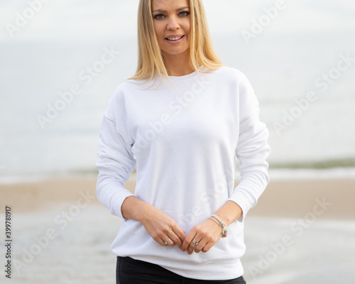 Wallpaper Mural Sweat shirt mockup with lifestyle model on the beach. Torontodigital.ca