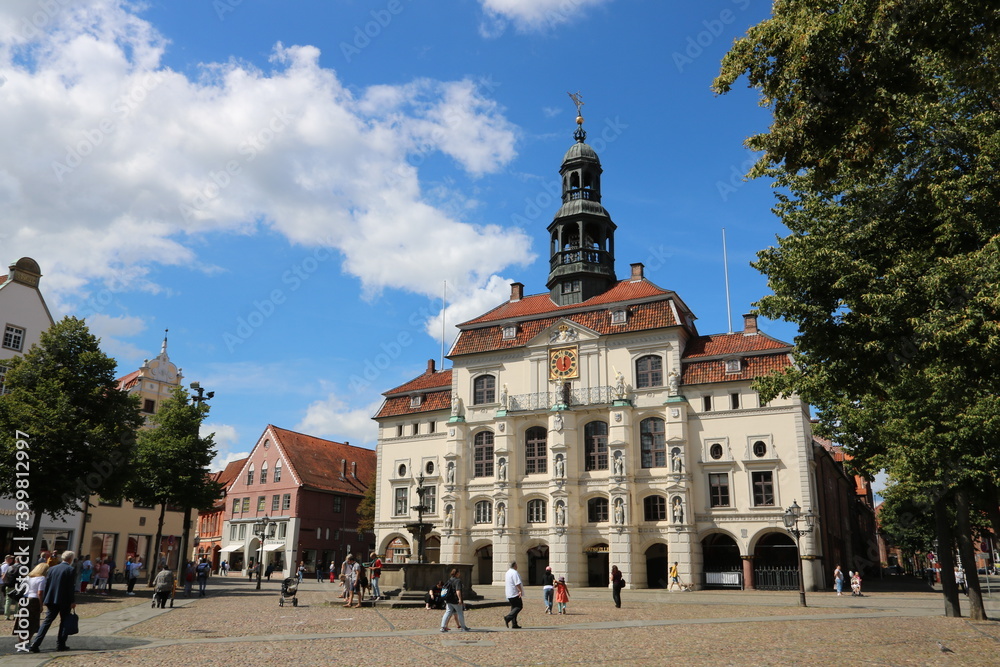 Fototapeta premium Das schöne Lüneburger Rathaus