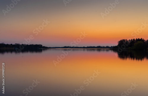 Sonnenuntergang am See mit Spiegelung © Glaschi