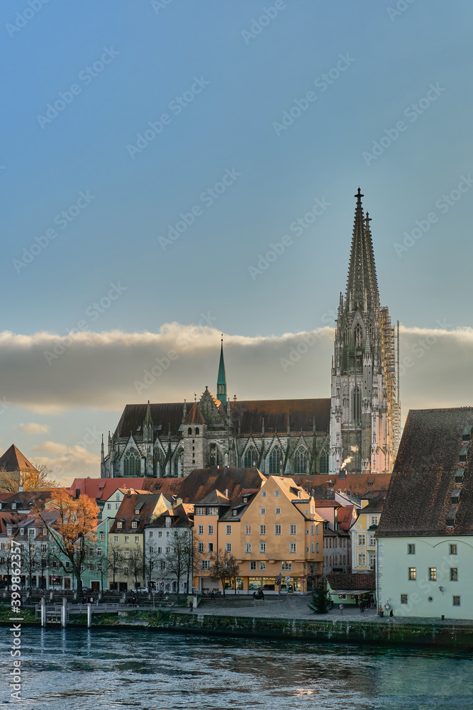 Fototapeta premium View of Regensburg Cathedral and the Danube in Regensburg, Bavaria, Germany