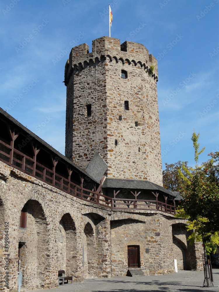 Hexenturm mit Stadtmauer und Wehrgang in Lahnstein am Rhein