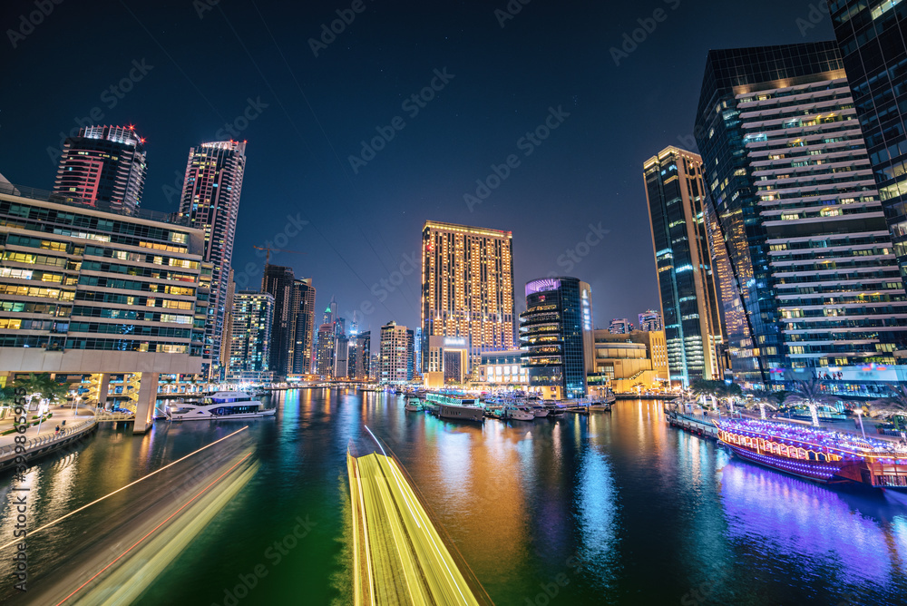 Fototapeta premium Dubai Marina at night