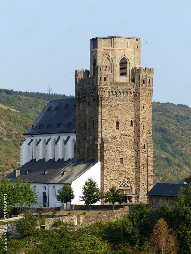 St.-Martin-Kirche / Hochformat in Oberwesel am Rhein