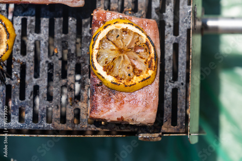 Konstfotografi Tuna on grill with lemon