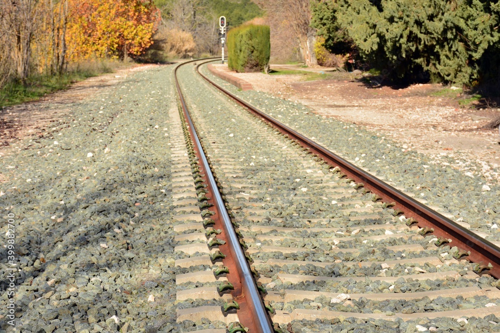 Obraz premium Vista de una vía y traviesas de un tren convencional