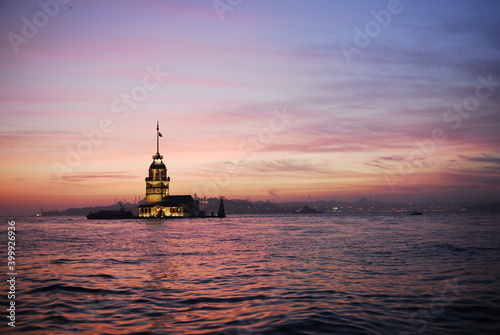 Istanbul Maiden Tower (kiz kulesi) at sunset - Istanbul, Turkey © osman