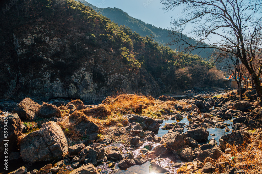 Obraz premium Binggye Valley County Park at winter in Uiseong, Korea