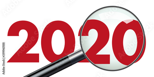 Concept de présentation d’un bilan d’entreprise pour l’année 2020 qui est vu au travers d’une loupe pour symboliser le travail d’analyse.