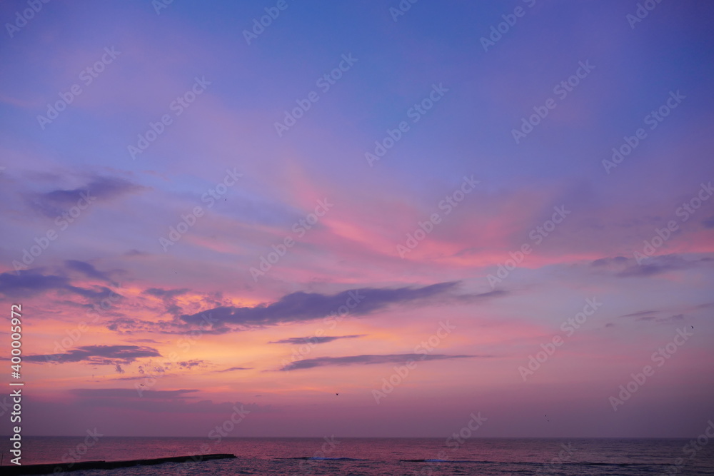 Fototapeta premium amazing view of sunrise at sea and in the tropics.