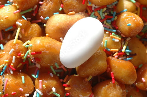 Napoli, struffoli confetti pastry
