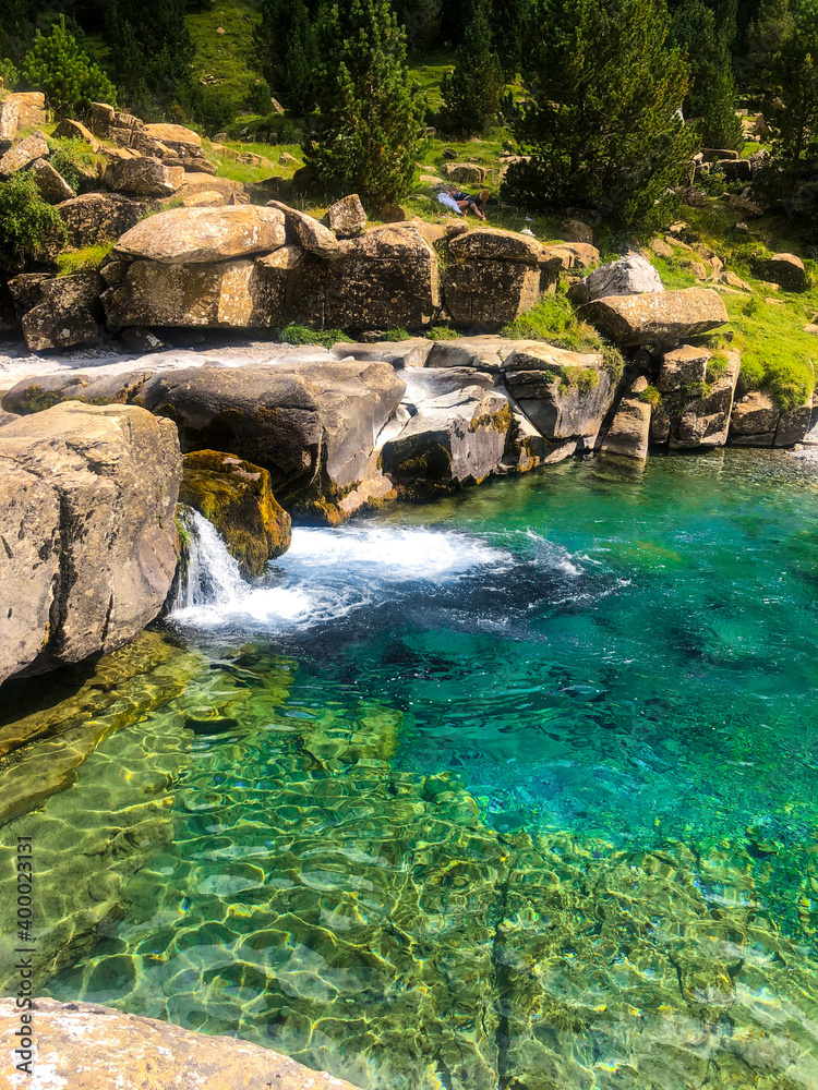 Naklejka premium Turquoise natural pool in a National Park.