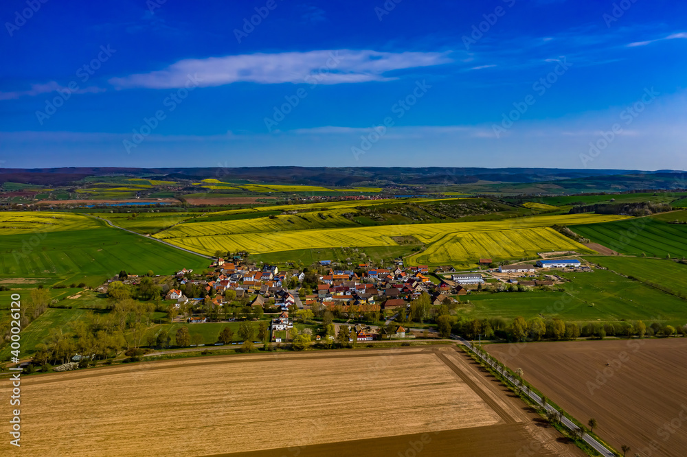 Fototapeta premium Sittendorf in Sachsen Anhalt aus der Luft | Luftbilder von Sittendorf in Sachsen Anhalt