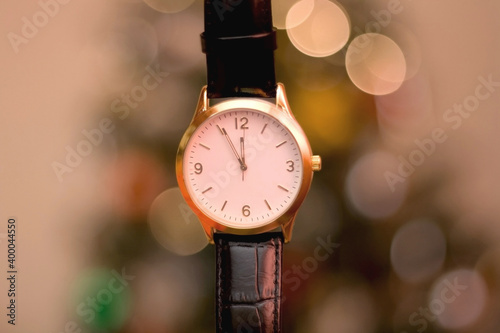 Bilde på lerret Wrist watch with needles approaching midnight