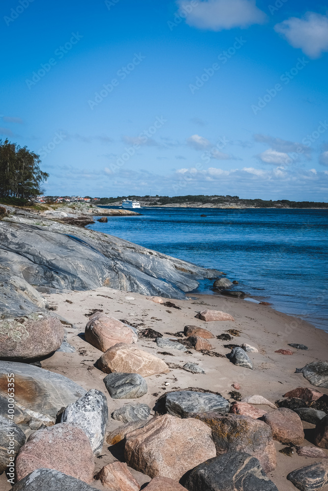 Fototapeta premium beach and rocks