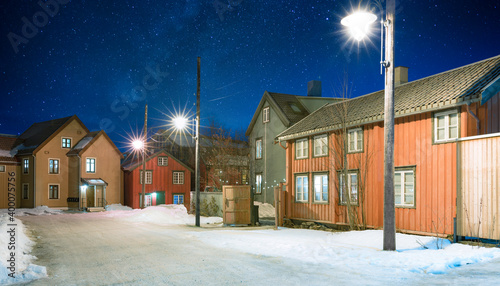 Quadro su tela Old Town Street At Starry Night, Tromso, Norway