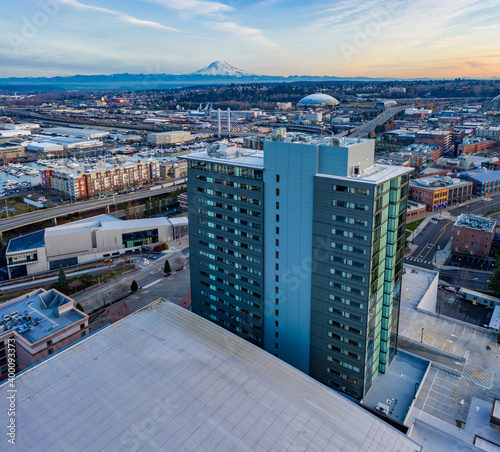 Obraz na płótnie Aerial Hotel Sunset w salonie
