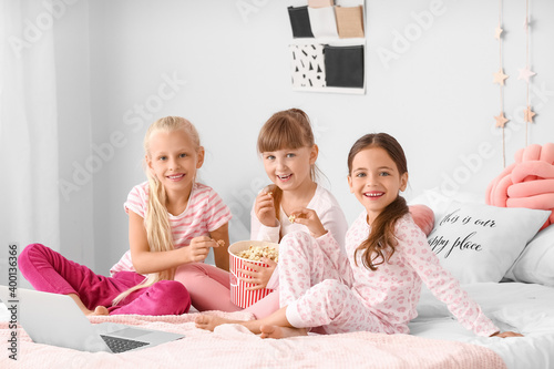 Cute little girls eating po...