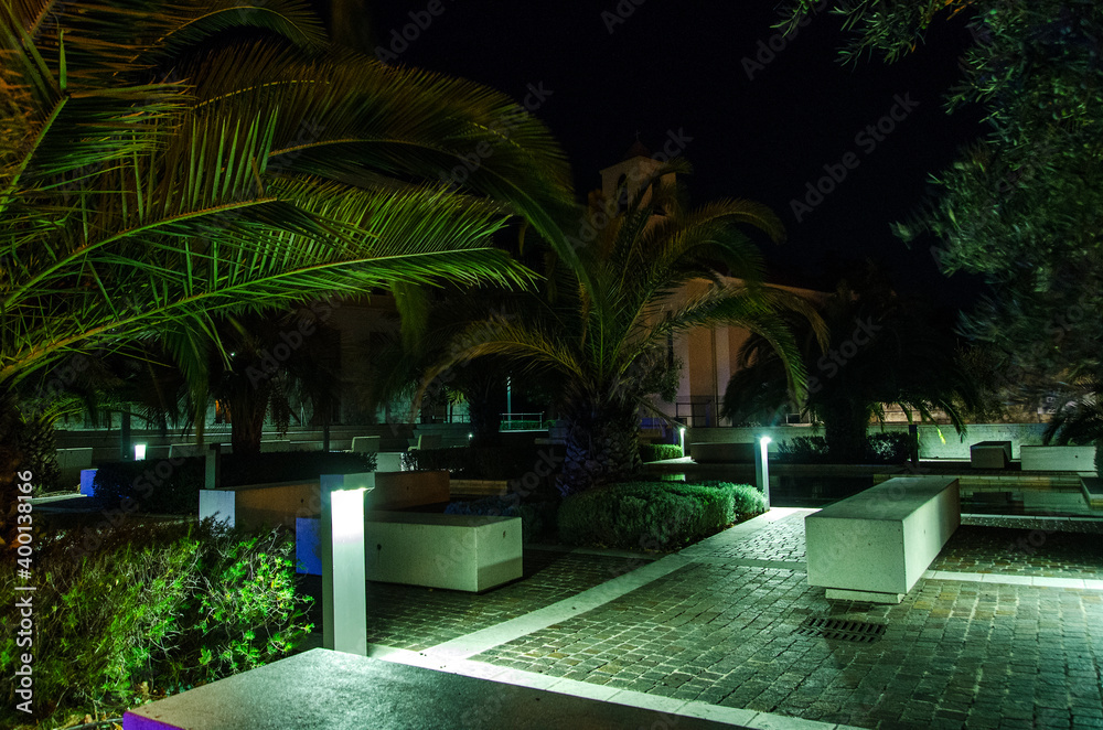 Torbole - fontanna - Włochy nocą 