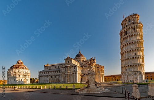 Tela Die Piazza dei Miracoli mit dem schiefen Turm von Pisa in der Toskana in Italien