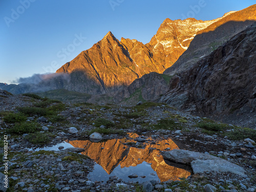 Abendstimmung an Sustenspitz und Chli Sustenhorn, Schweiz photo