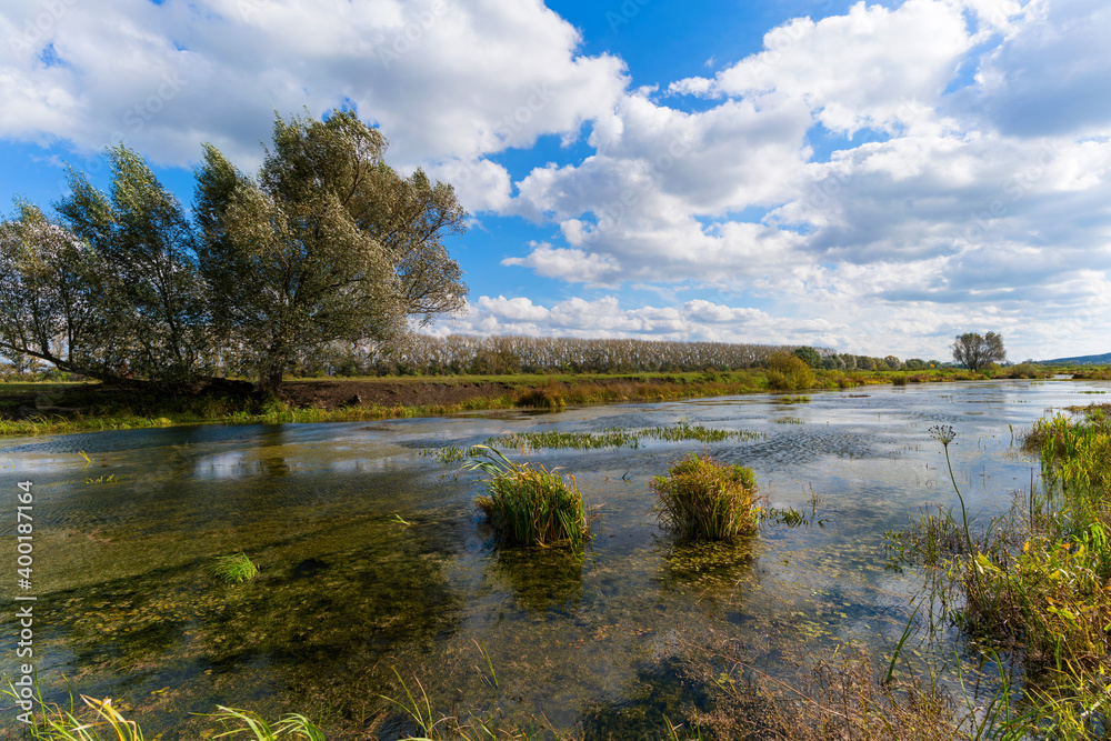 Obraz premium Summer landscape with cloudy sky.