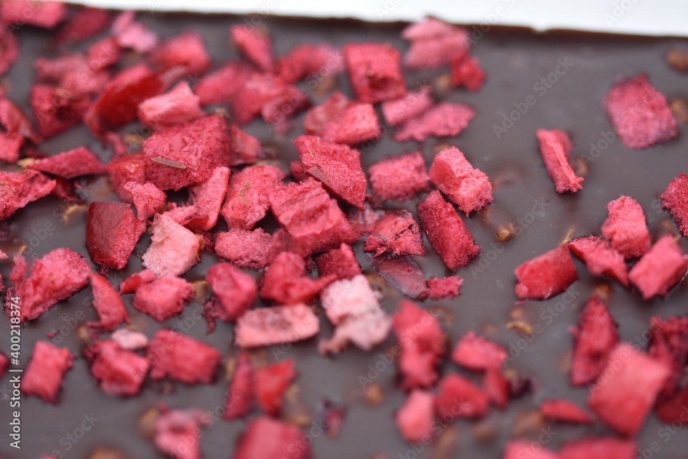 Bitter chocolate with cranberries and quinoa Bitter chocolate with cranberries and quinoa