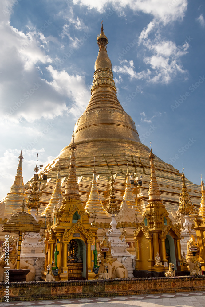 Naklejka premium Pagode Shwedagon à Yangon, Myanmar