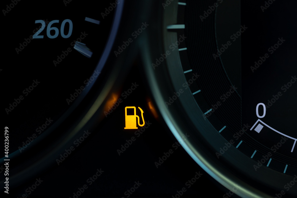 Foto de Empty fuel warning light in car dashboard. Fuel pump icon