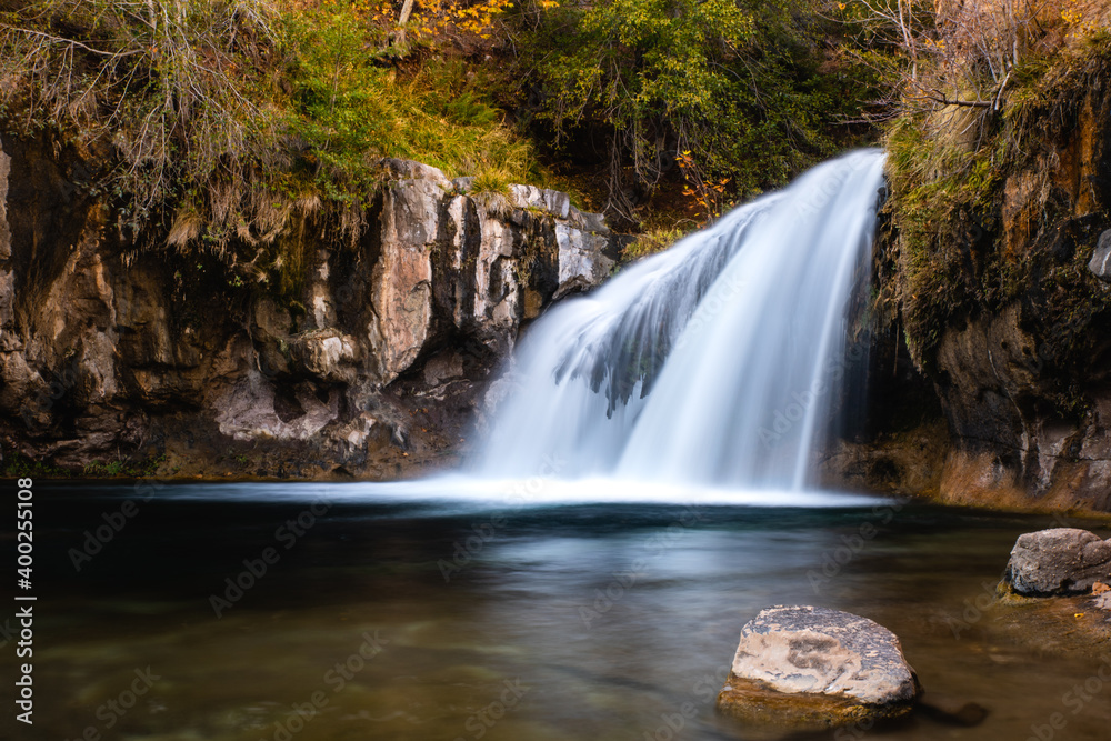 Fototapeta premium Perfect Waterfall