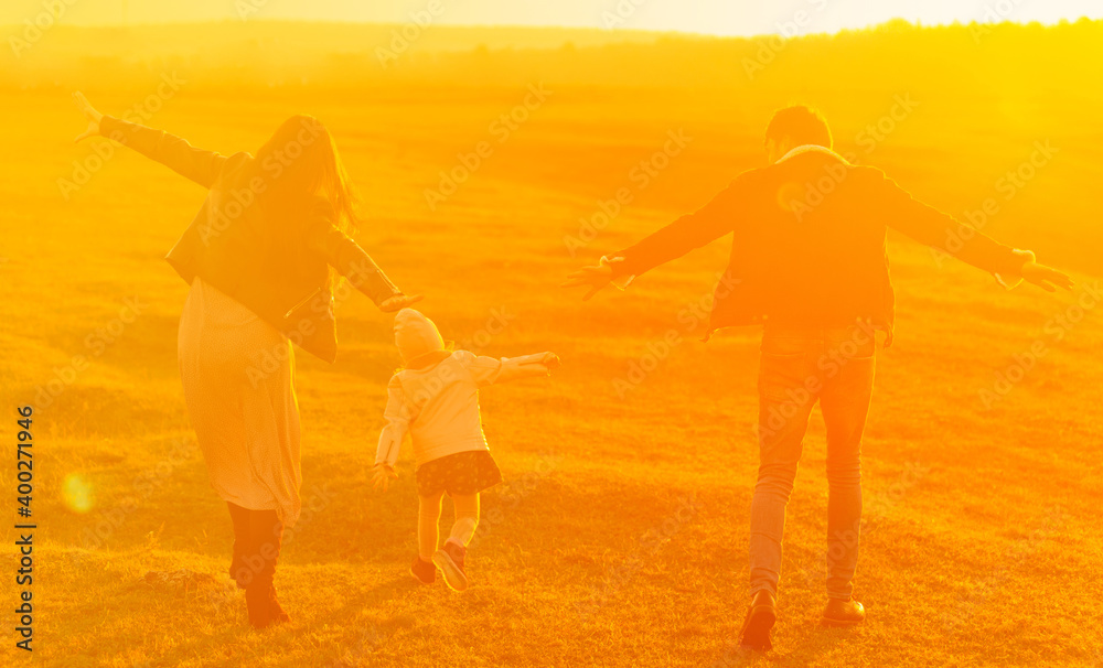 Fototapeta premium Anonymous family having fun at sunset