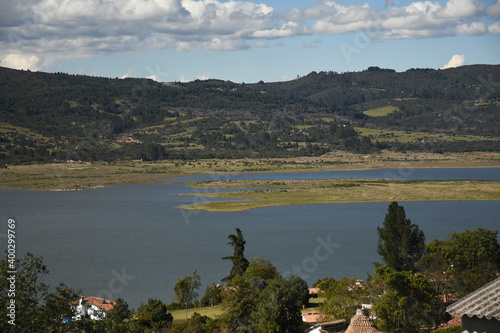 vistazo del embalse de tomine photo