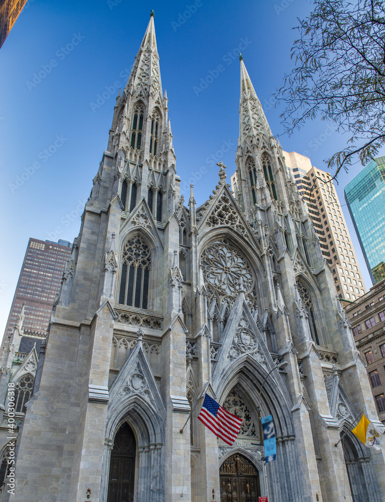 St Patrick Cathedral in Manhattan on a beautiful autumn day, Manhattan, New York City