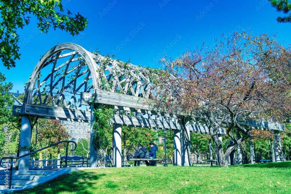 Fototapeta premium BOSTON, MA - OCTOBER 2015: Christopher Columbus Waterfront Park on a beautiful sunny day