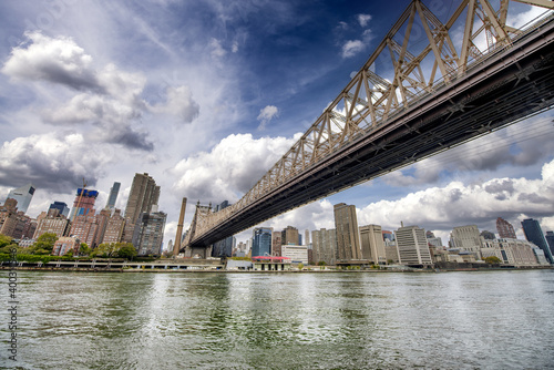 Manhattan skyline from Roosevelt Island  New York City  USA