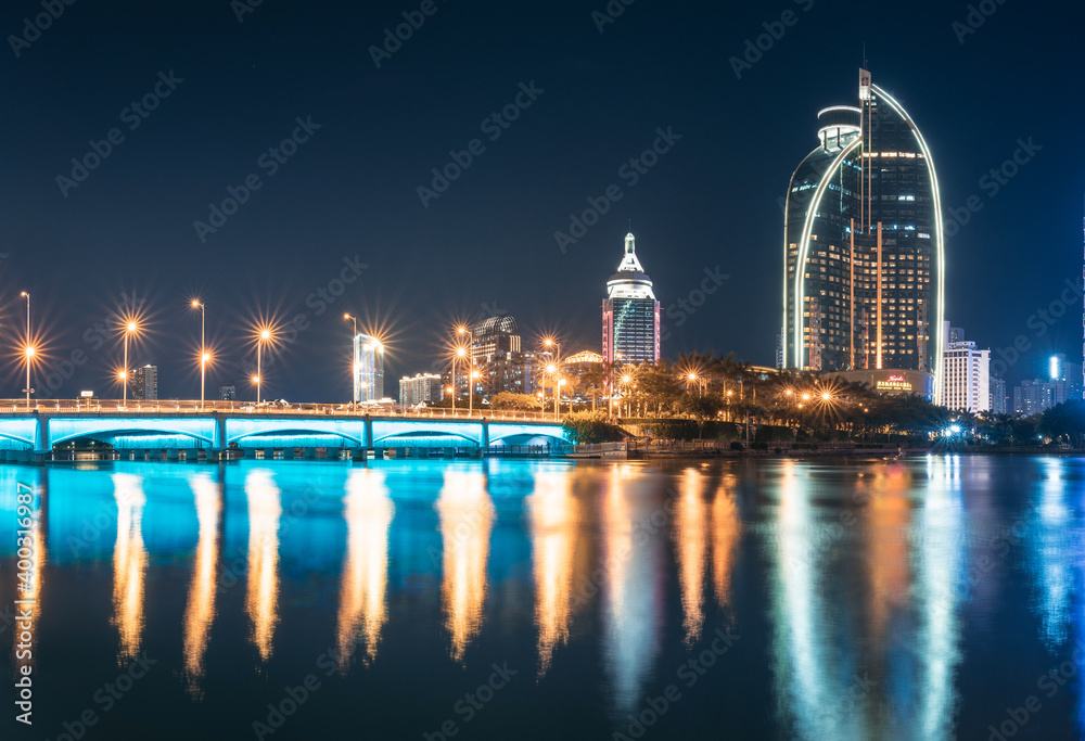 Obraz premium City night view of Bailuzhou Park, Xiamen, China