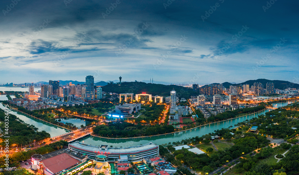 Naklejka premium Night view of Bailuzhou Park, Xiamen, China