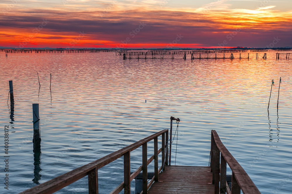 Naklejka premium Pontile per barche da pesca